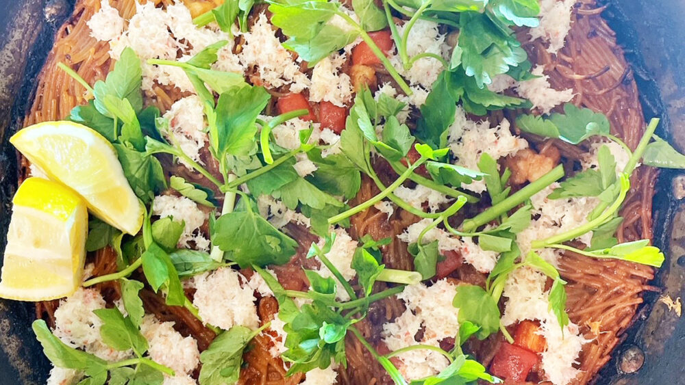 ・カニと仙台セリのショートパスタパエリア（フィデウア） 　2人前～