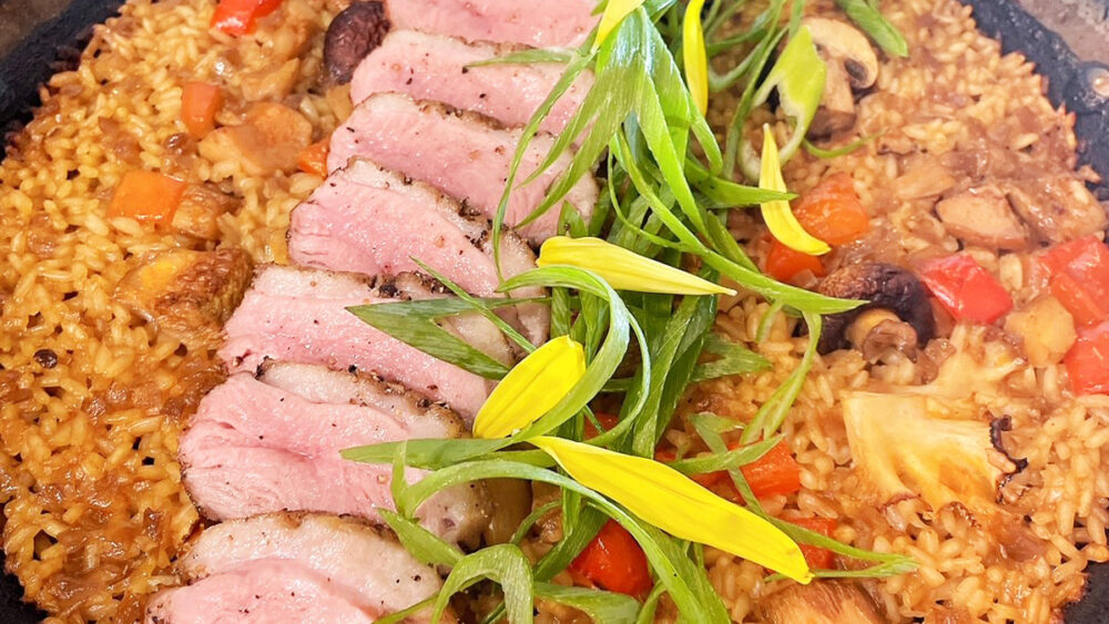 鴨と季節のきのこのパエリア