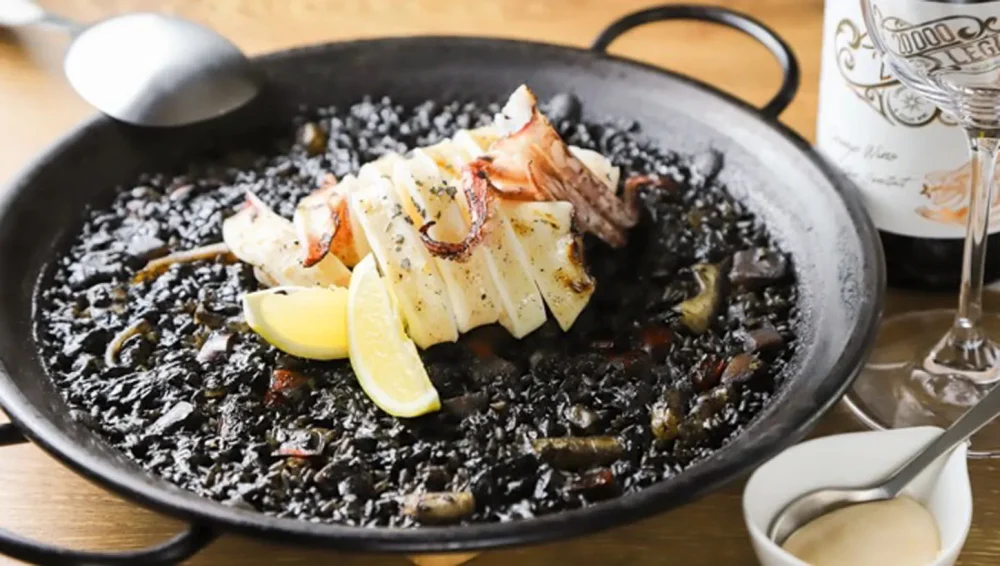 看板メニュー・本格パエリアの魅力